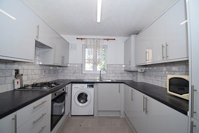4 Bedroom Town House To Rent In Tollgate Road, London, E6