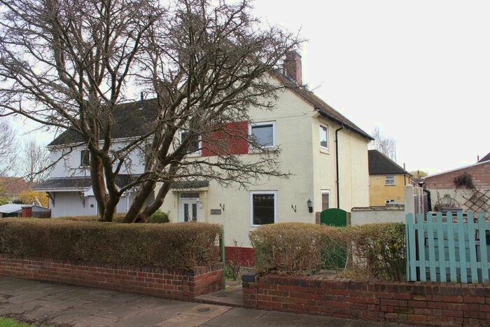 3 Bedroom Semi-Detached House To Rent In Amyson Road, Leicester, LE5