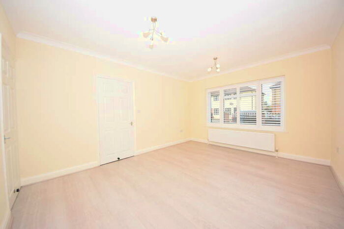 6 Bedroom Detached House To Rent In Stradbroke Drive, Chigwell, IG7