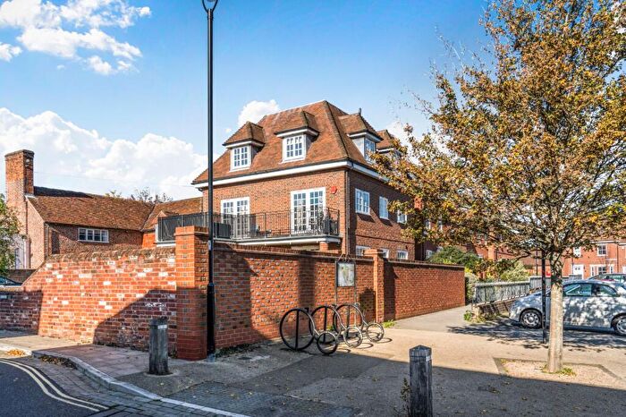 2 Bedroom Flat To Rent In High Street, Hamble, Southampton, SO31