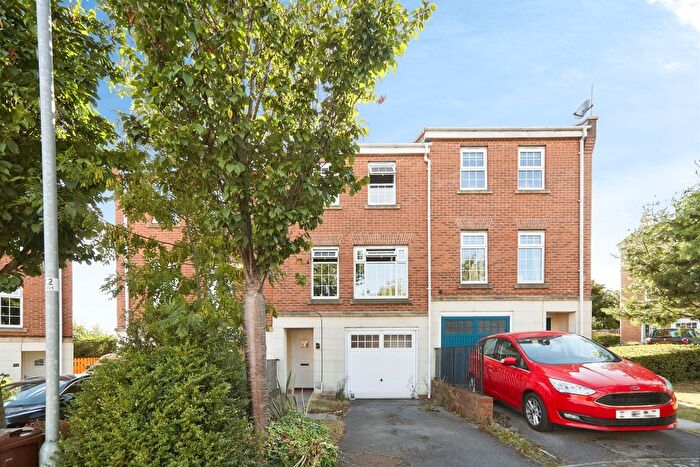 4 Bedroom Terraced House For Sale In Hill End Crescent, Leeds, LS12