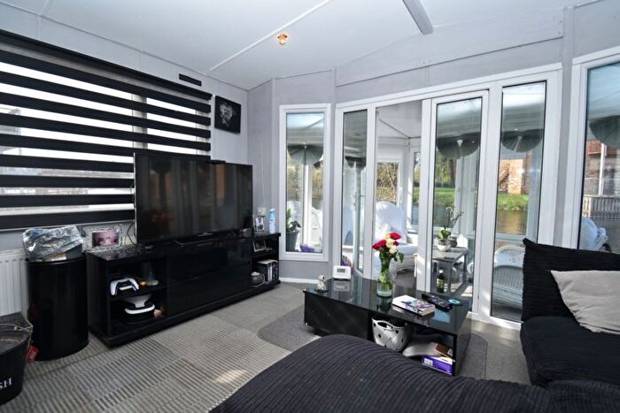 2 Bedroom Houseboat For Sale In Banks End, Wyton, Huntingdon, PE28