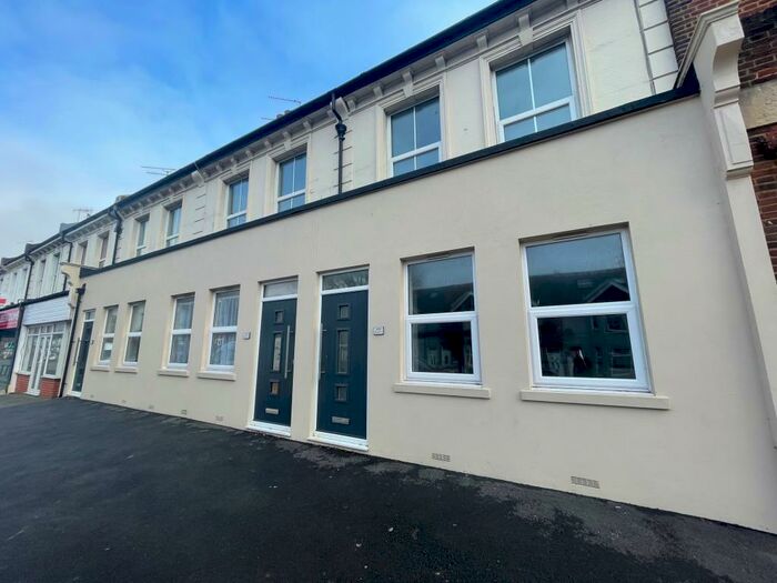 2 Bedroom Flat To Rent In Seaside, Eastbourne, BN22