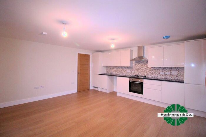 3 Bedroom Flat To Rent In High Road, Ilford, IG1