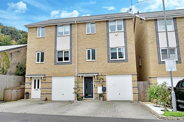 4 Bedroom Semi-Detached House For Sale In Mutiny Close, Hertford, SG13