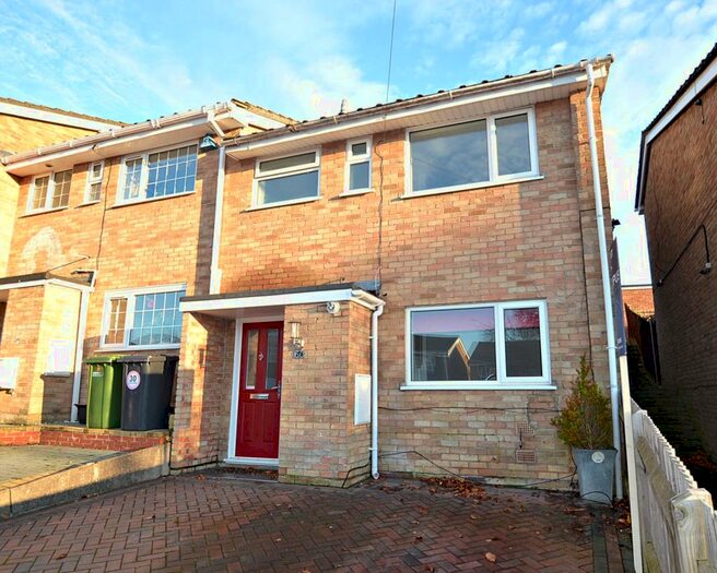 3 Bedroom End Of Terrace House To Rent In Chandlers Ford, SO53