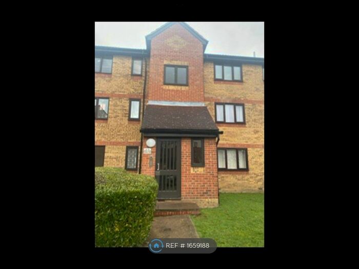 Studio To Rent In Pioneer Way, Watford, WD18
