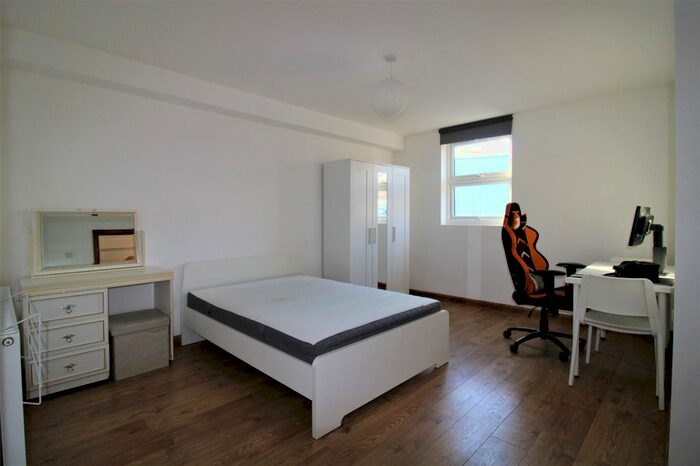 Studio To Rent In Hoe Street, Walthamstow, London, E17