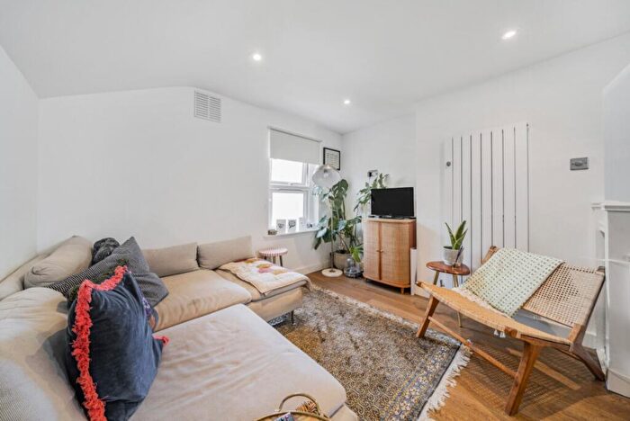 1 Bedroom Flat To Rent In Aliwal Road, London, SW11