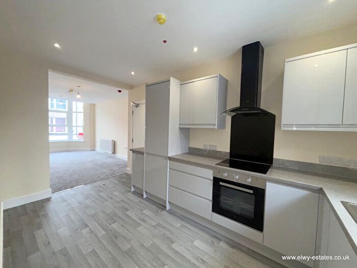 2 Bedroom Flat To Rent In Bodfor Street, Denbighshire, LL18