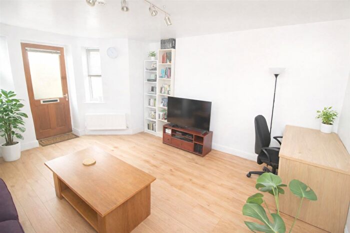 1 Bedroom Flat To Rent In Richmond Road, Roath, Cardiff, CF24