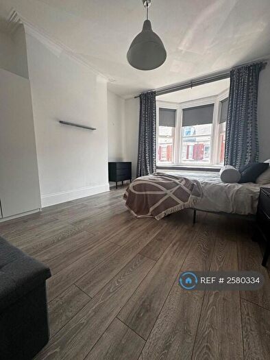 3 Bedroom Flat To Rent In Simonside Terrace, Newcastle Upon Tyne, NE6