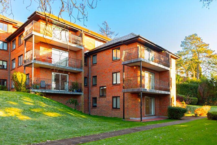3 Bedroom Flat For Sale In Landscape Road, Warlingham, CR6