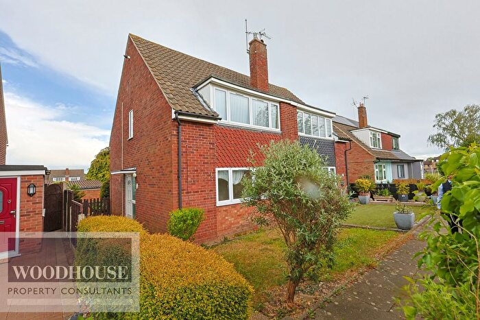 3 Bedroom Semi Detached House For Sale In Glendale Walk, Cheshunt, EN8