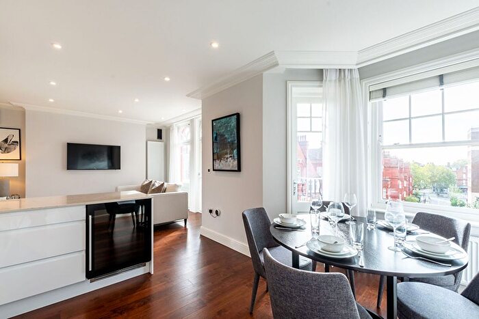3 Bedroom Flat To Rent In Hamlet Gardens, Ravenscourt Park, London, W6