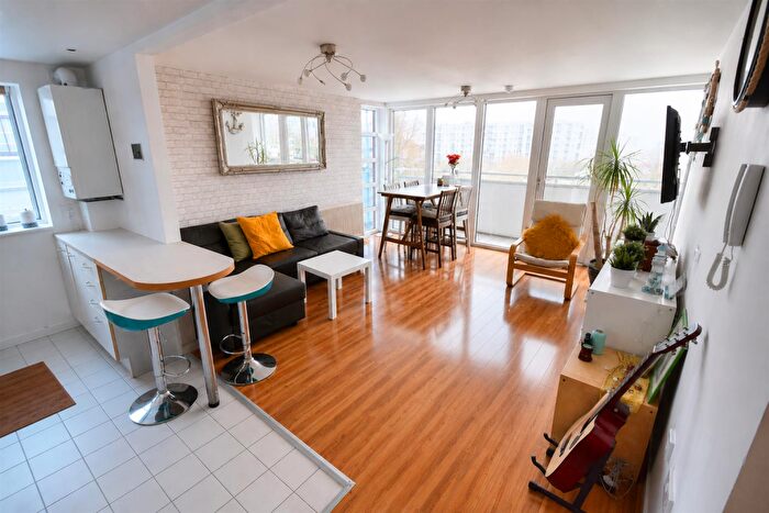 2 Bedroom Apartment For Sale In Royal Quay, Liverpool, L3