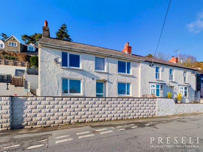 4 Bedroom Semi-Detached House To Rent In Goedwig Terrace, Goodwick, SA64