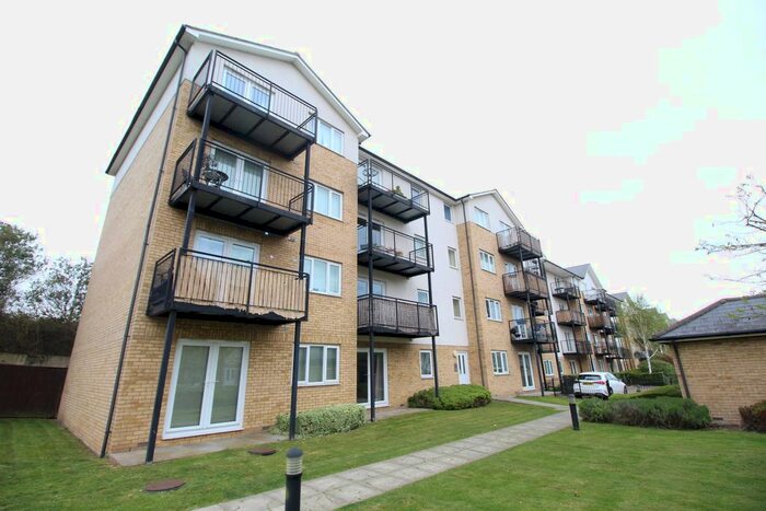 2 Bedroom Flat To Rent In Sharps Court, Hitchin, SG4