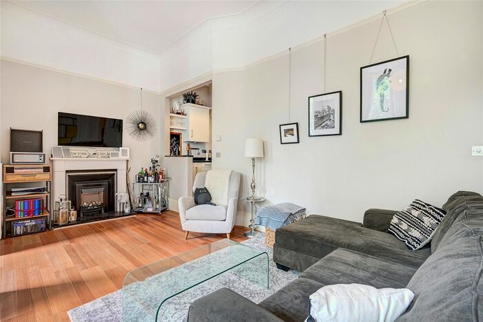 1 Bedroom Flat To Rent In Cromwell Road, Earls Court, London, SW5