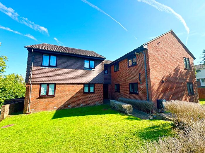 1 Bedroom Flat For Sale In Barnwood Close, Guildford, GU2