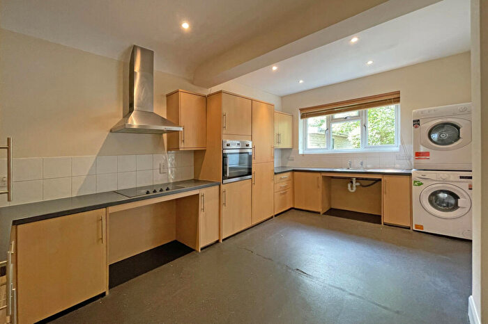 2 Bedroom Bungalow For Sale In Beaufort Way, Ewell, KT17