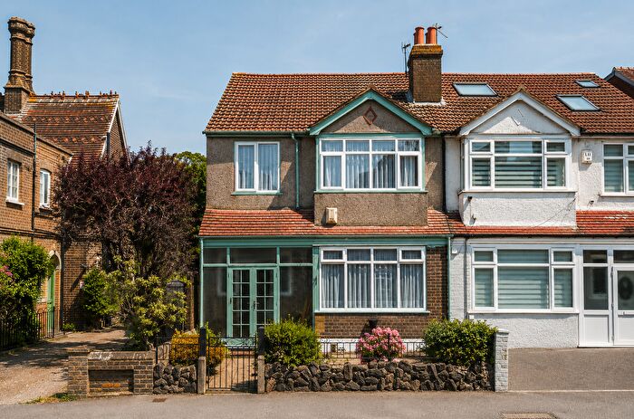 3 Bedroom Semi Detached House For Sale In Commonside East, Mitcham, CR4