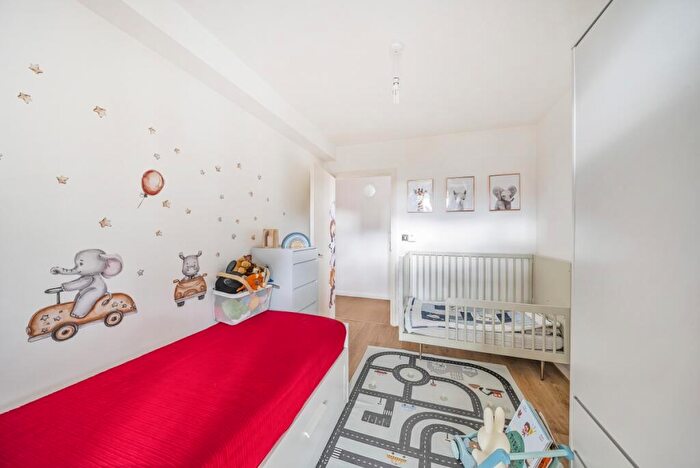 2 Bedroom Flat To Rent In Albert Road, London, NW6