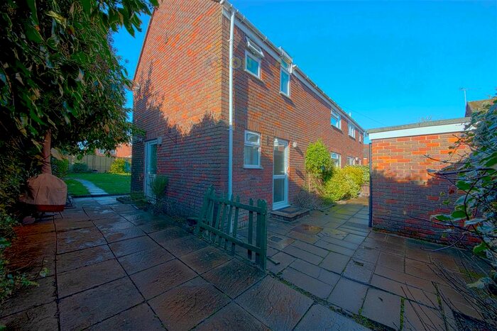 3 Bedroom Property To Rent In Verney Close, Marlow, SL7