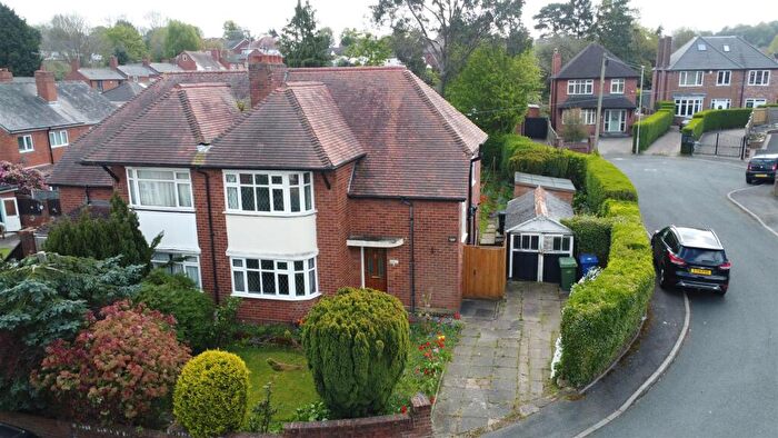 3 Bedroom Semi-Detached House For Sale In Parkview Road, Stourbridge, DY9