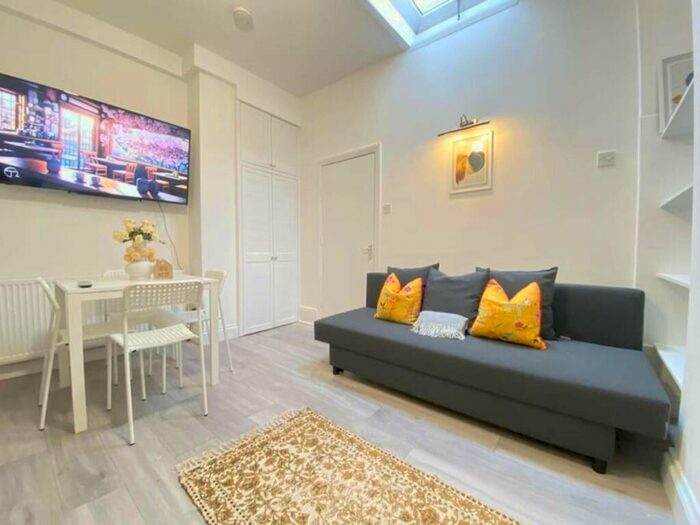 1 Bedroom Flat To Rent In Lydford Road, NW2