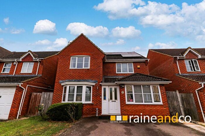 4 Bedroom Detached House For Sale In Lavender Close, Hatfield, AL10