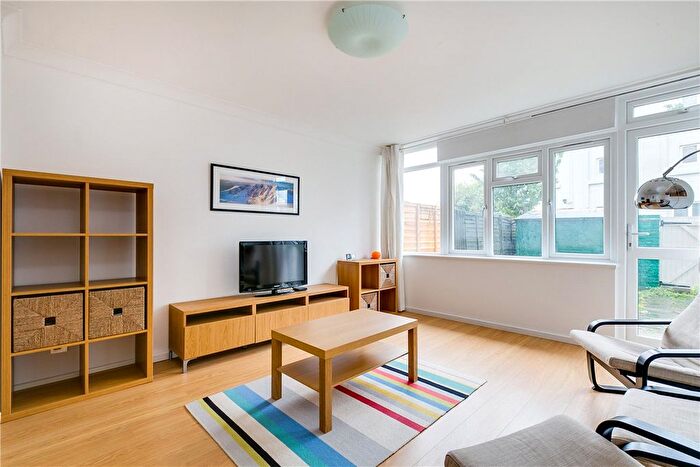 2 Bedroom Flat To Rent In Philpot Square, London, SW6