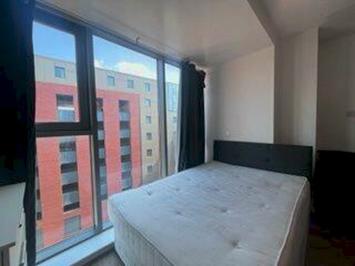 Studio To Rent In Moorfields, L2