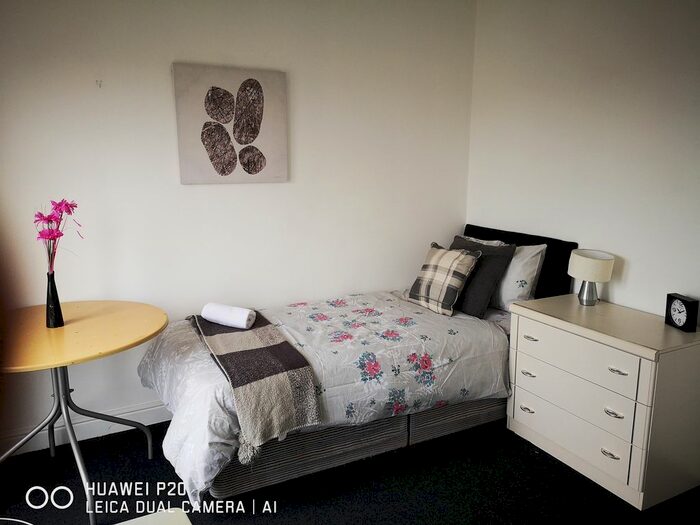 Studio To Rent In Essington Way, Wolverhampton, WV1