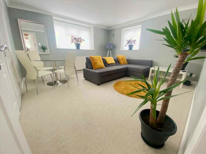 2 Bedroom Apartment To Rent In Alumdale Road, Bournemouth, BH4