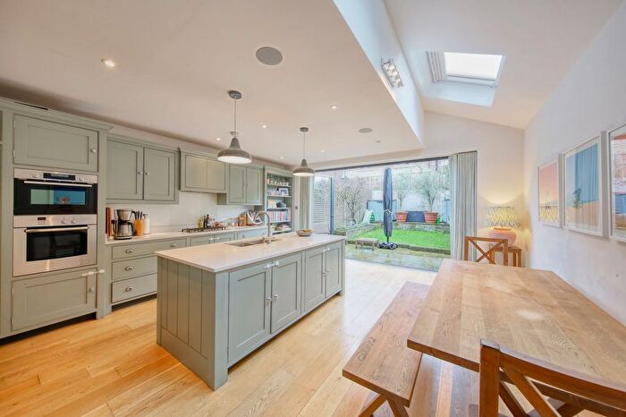 5 Bedroom Terraced House For Sale In Calbourne Road, London, SW12