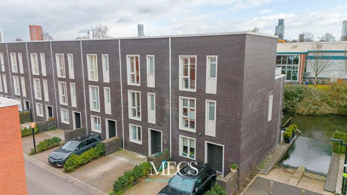 4 Bedroom Town House To Rent In South Loop Square, Birmingham, West Midlands, B16