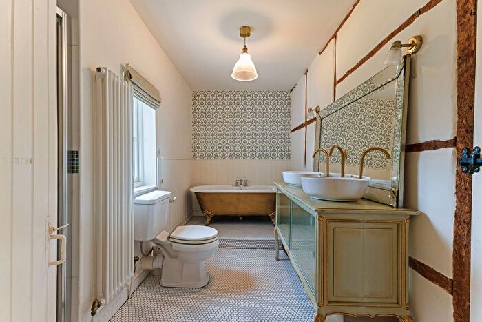 4 Bedroom Detached House For Sale In London Road, Marlborough, SN8