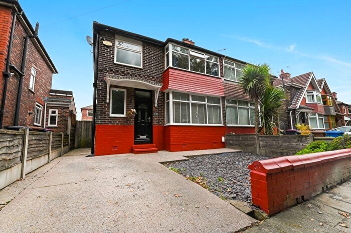 3 Bedroom Semi-Detached House For Sale In Maldon Crescent, Swinton, M27