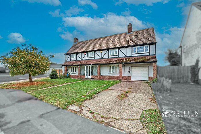 4 Bedroom Detached House For Sale In Loewen Road, Orsett Heath Borders, RM16