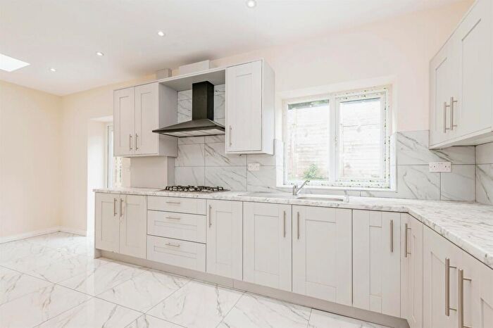 4 Bedroom Semi-Detached House To Rent In Cawthorne Avenue, Huddersfield, HD2