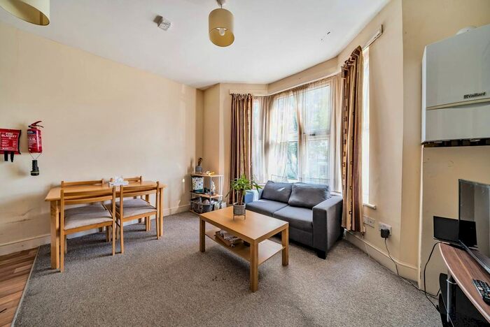 2 Bedroom Flat To Rent In Allison Road, Acton, London, W3