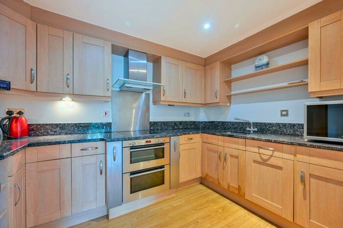2 Bedroom Flat To Rent In Lamberts Road, Surbiton, KT5