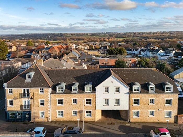 2 Bedroom Flat For Sale In Kings Place, Buckhurst Hill, IG9