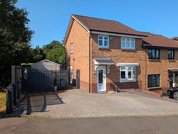 3 Bedroom Semi-Detached House For Sale In Brady Crescent, Moodiesburn, G69