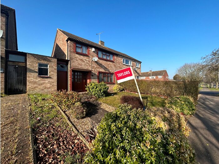 3 Bedroom House To Rent In Whaddon Way, MK3