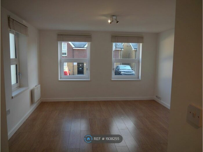 3 Bedroom Maisonette To Rent In Victoria House, Maidenhead, SL6