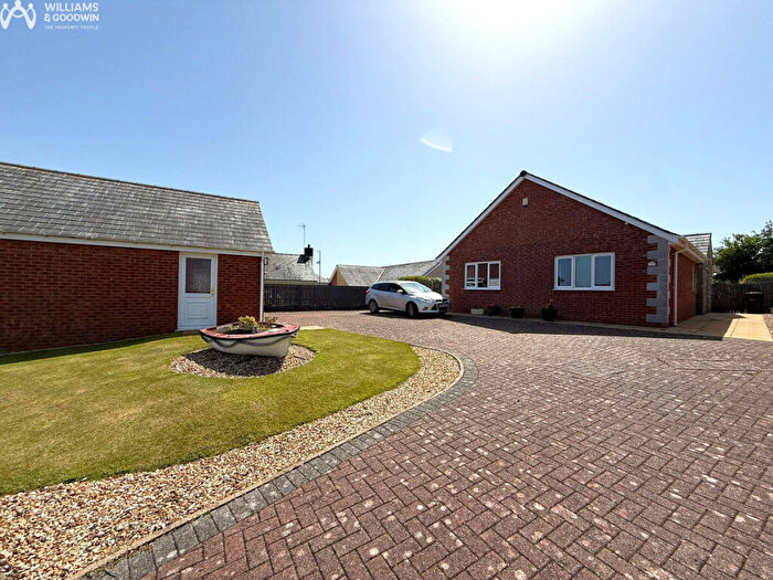 3 Bedroom Bungalow For Sale In Cae Derwydd, Cemaes Bay, Anglesey, LL67