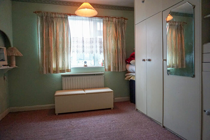 3 Bedroom End Of Terrace House For Sale In Hadley Road, Mitcham, CR4