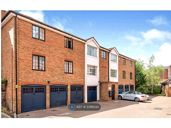2 Bedroom Flat To Rent In Whitefriars Wharf, Tonbridge, TN9